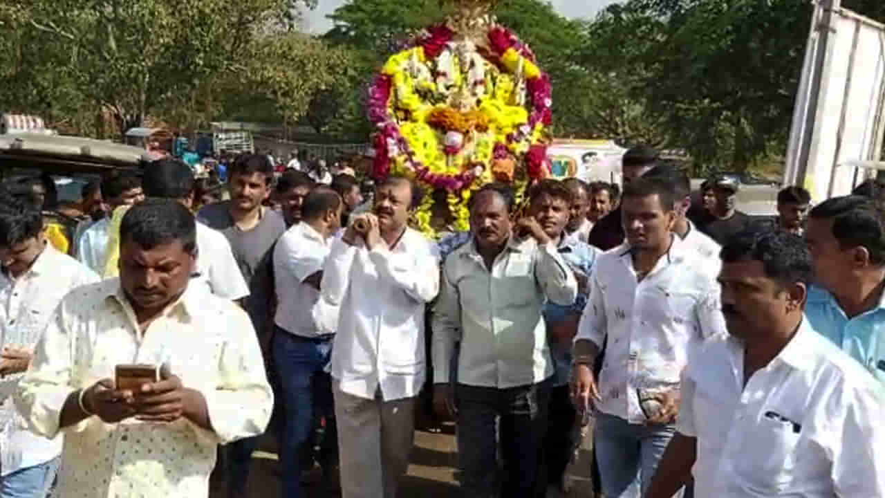 ದೇವರಿಗೆ ಪ್ರಥಮ ಪೂಜೆ ಸಲ್ಲಿಸುವ ವಿಚಾರಕ್ಕೆ ಬಿಜೆಪಿ-ಜೆಡಿಎಸ್​ ಮುಖಂಡರ ಗಲಾಟೆ!