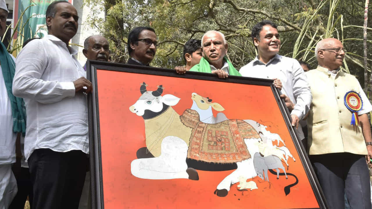 ಕಣ್ಮನ ಸೆಳೆದ ಕಲಾಕೃತಿಗಳು: ಚಿತ್ರಸಂತೆಗೆ ಬಿಎಸ್ವೈ ಚಾಲನೆ ಕಣ್ಮನ ಸೆಳೆದ ಕಲಾಕೃತಿಗಳು: ಚಿತ್ರಸಂತೆಗೆ ಬಿಎಸ್ವೈ ಚಾಲನೆ