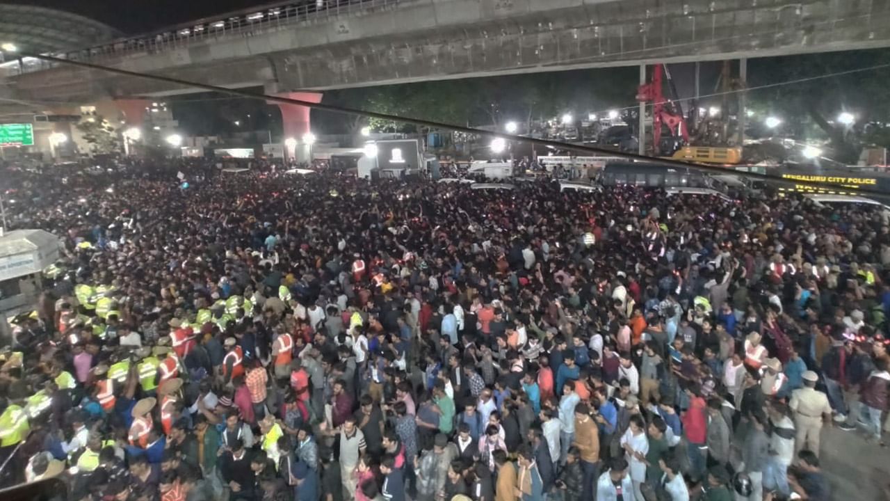 ಹೊಸ ವರ್ಷವನ್ನ ಅದ್ಧೂರಿಯಾಗಿ ಸ್ವಾಗತಿಸಿದ ರಾಜಧಾನಿ ಜನ