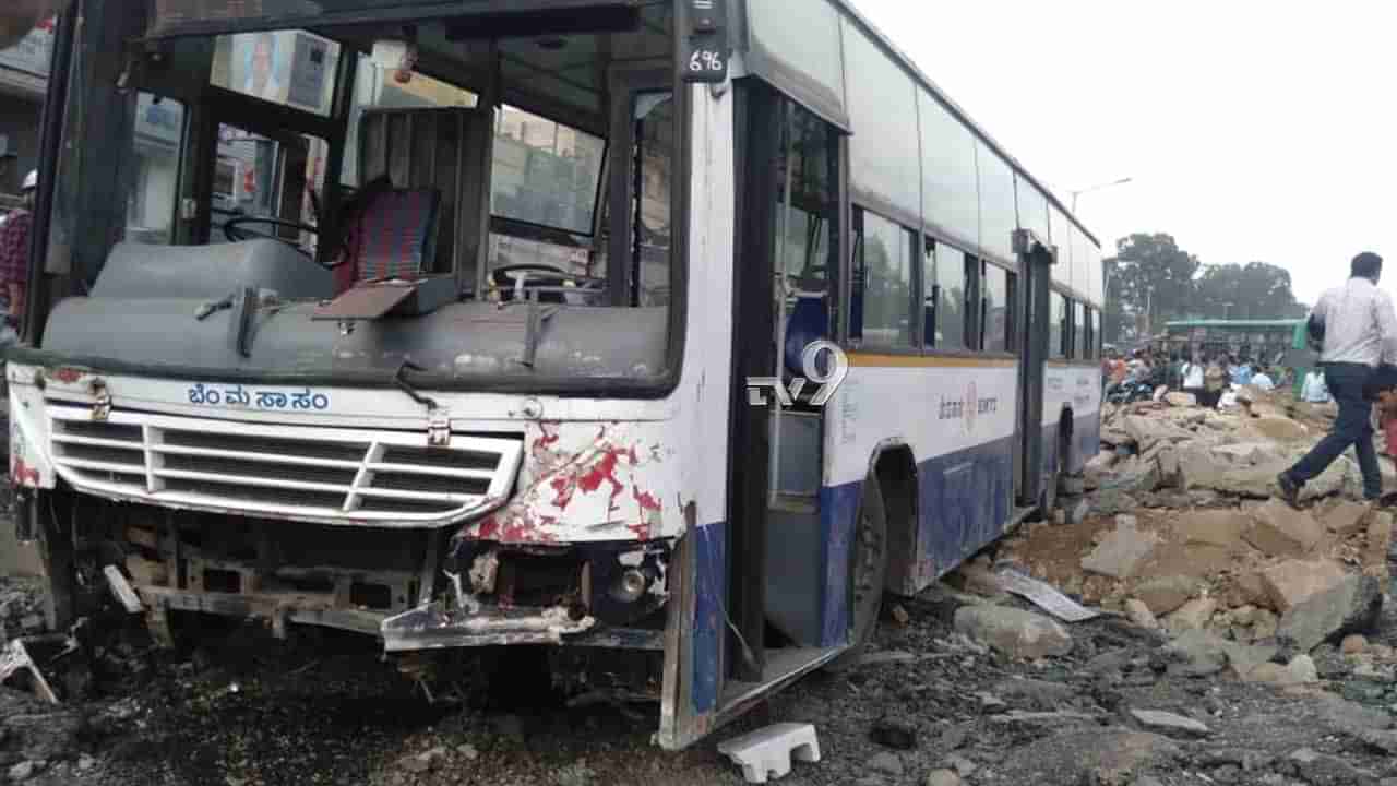 ಕೊಟ್ಟಿಗೆಪಾಳ್ಯ ಸಿಗ್ನಲ್ ಬಳಿ ಕಿಲ್ಲರ್​ BMTC ಬಸ್ ಡಿಕ್ಕಿ: ಇಬ್ಬರ ಸಾವು