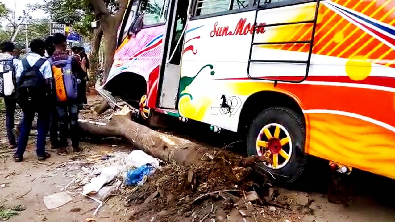 ಕಲಬುರಗಿಯಲ್ಲಿ ಪ್ರವಾಸಕ್ಕೆ ಹೊರಟಿದ್ದ ವಿದ್ಯಾರ್ಥಿಗಳಿದ್ದ ಬಸ್ ಅಪಘಾತ
