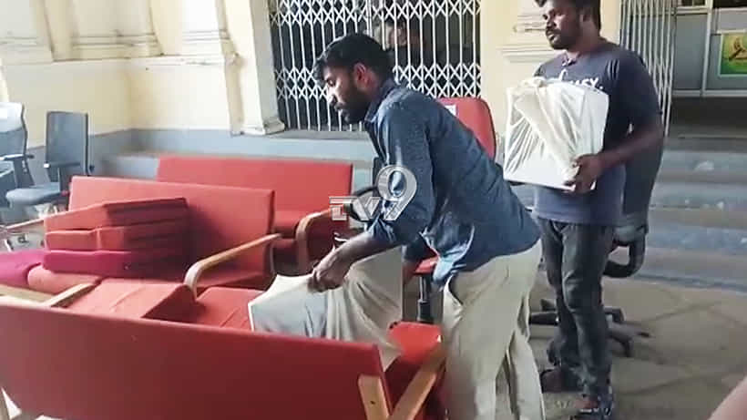 7 ವರ್ಷದಿಂದ ಬಿಲ್ಗಳು ಬಾಕಿ, ಮೈಸೂರು ಜಿಲ್ಲಾಧಿಕಾರಿ ಕಚೇರಿ ಜಪ್ತಿ
