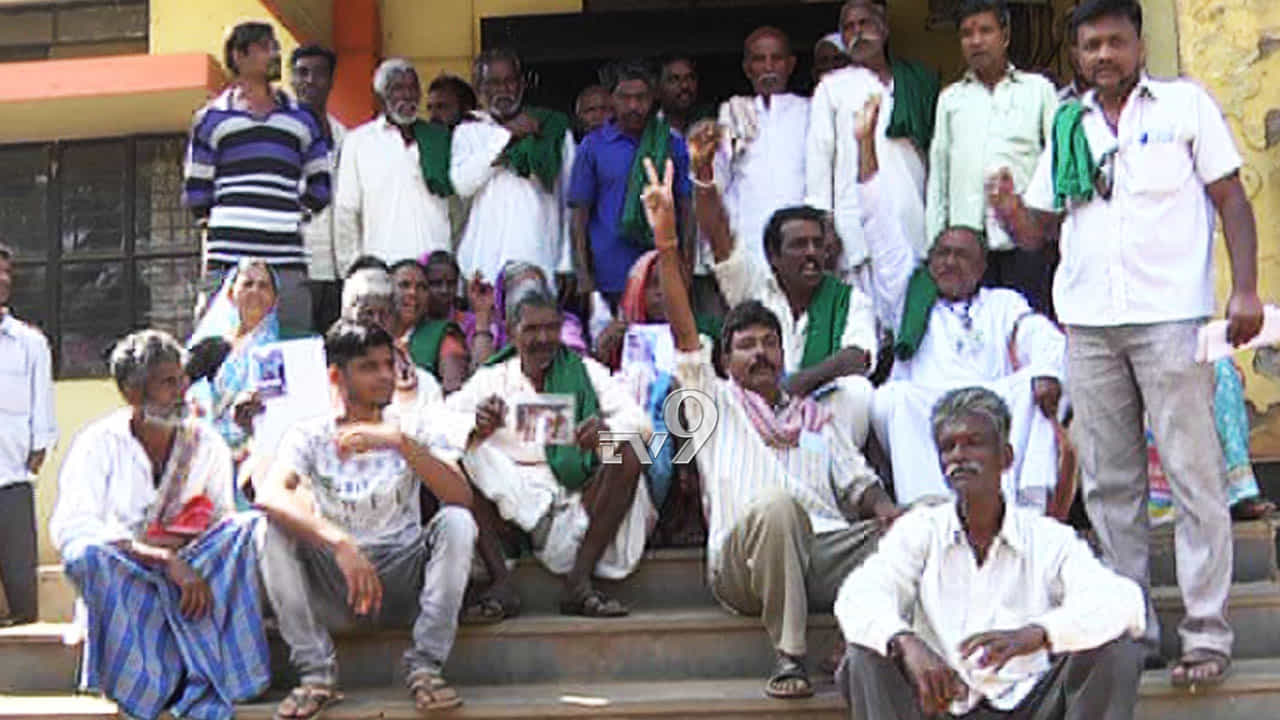 ನೆರೆ ಬರೆಯಲ್ಲಿ ನರಳುತ್ತಿರೋರಿಗೆ ಮತ್ತೊಂದು ಬರೆ, ಸಾಲ ಕಟ್ಟುವಂತೆ ರೈತರಿಗೆ ವಾರ್ನಿಂಗ್ ನೆರೆ ಬರೆಯಲ್ಲಿ ನರಳುತ್ತಿರೋರಿಗೆ ಮತ್ತೊಂದು ಬರೆ, ಸಾಲ ಕಟ್ಟುವಂತೆ ರೈತರಿಗೆ ವಾರ್ನಿಂಗ್
