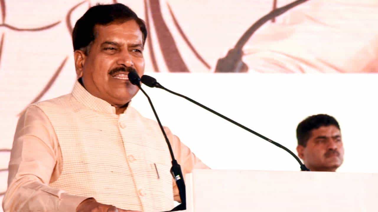 ಹುಬ್ಬಳ್ಳಿಯಲ್ಲಿ ಸ್ಫೋಟಗೊಂಡ ಬಾಕ್ಸ್ ರೈತರಿಟ್ಟಿದ್ದು, ರೈಲ್ವೆ ಸಚಿವರ ಹೇಳಿಕೆಗೆ ಅನ್ನದಾತರು ಗರಂ ಹುಬ್ಬಳ್ಳಿಯಲ್ಲಿ ಸ್ಫೋಟಗೊಂಡ ಬಾಕ್ಸ್ ರೈತರಿಟ್ಟಿದ್ದು, ರೈಲ್ವೆ ಸಚಿವರ ಹೇಳಿಕೆಗೆ ಅನ್ನದಾತರು ಗರಂ