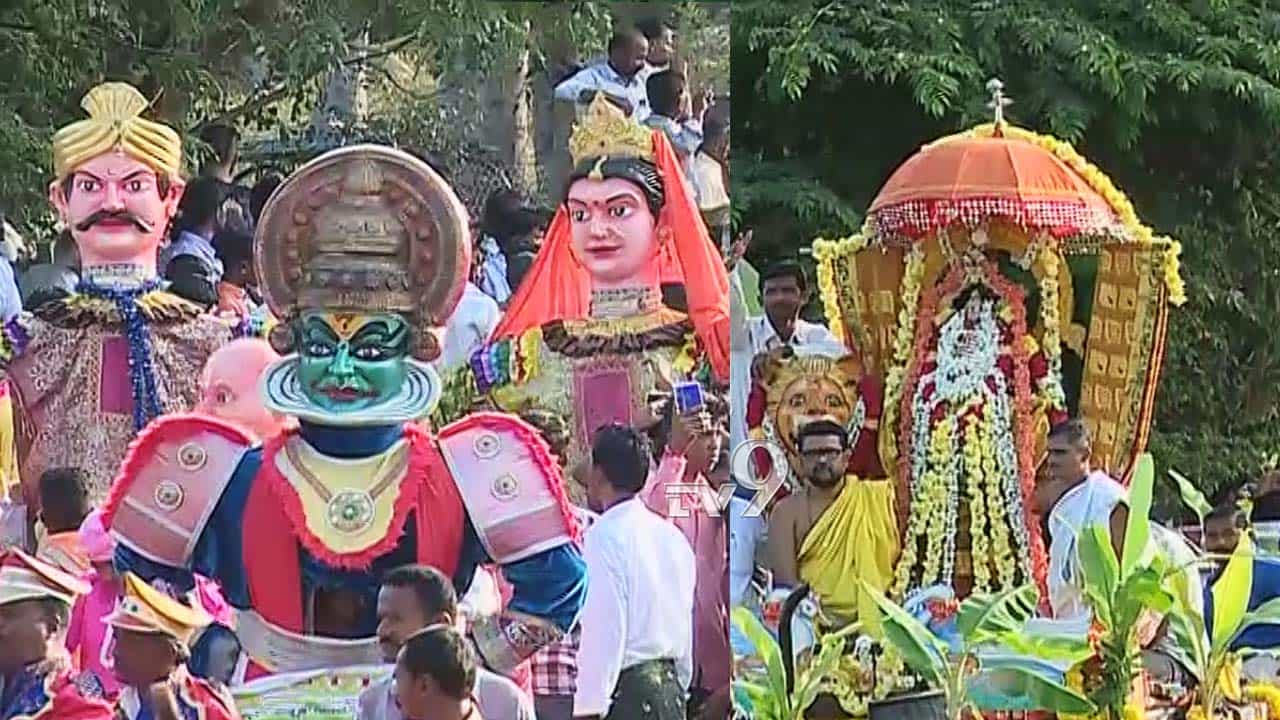 ಹಂಪಿ 2ನೇ ದಿನದ ಉತ್ಸವ: ಮೇಳೈಸಿದ ಕಲಾ ತಂಡಗಳ ವೈಭವ ಹಂಪಿ 2ನೇ ದಿನದ ಉತ್ಸವ: ಮೇಳೈಸಿದ ಕಲಾ ತಂಡಗಳ ವೈಭವ