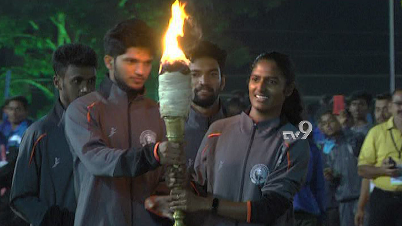 ಅಥ್ಲೆಟಿಕ್ಸ್ ಕೂಟದಲ್ಲಿ ಕಲಾತಂಡಗಳ ಕಲರವ, ಬಾನಂಗಳವೂ ಕಲರ್ಫುಲ್..