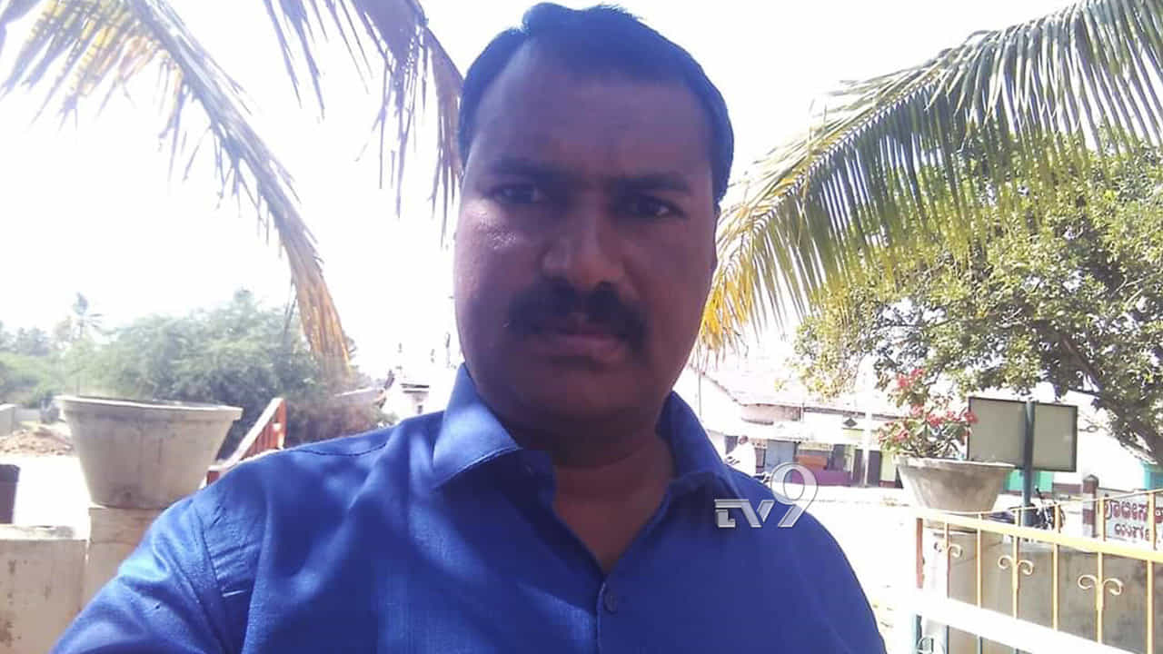 ಹೃದಯಾಘಾತದಿಂದ ಕರ್ತವ್ಯ ನಿರತ ಪೇದೆ ಪೊಲೀಸ್ ಠಾಣೆಯಲ್ಲಿಯೇ ಸಾವು! ಹೃದಯಾಘಾತದಿಂದ ಕರ್ತವ್ಯ ನಿರತ ಪೇದೆ ಪೊಲೀಸ್ ಠಾಣೆಯಲ್ಲಿಯೇ ಸಾವು!