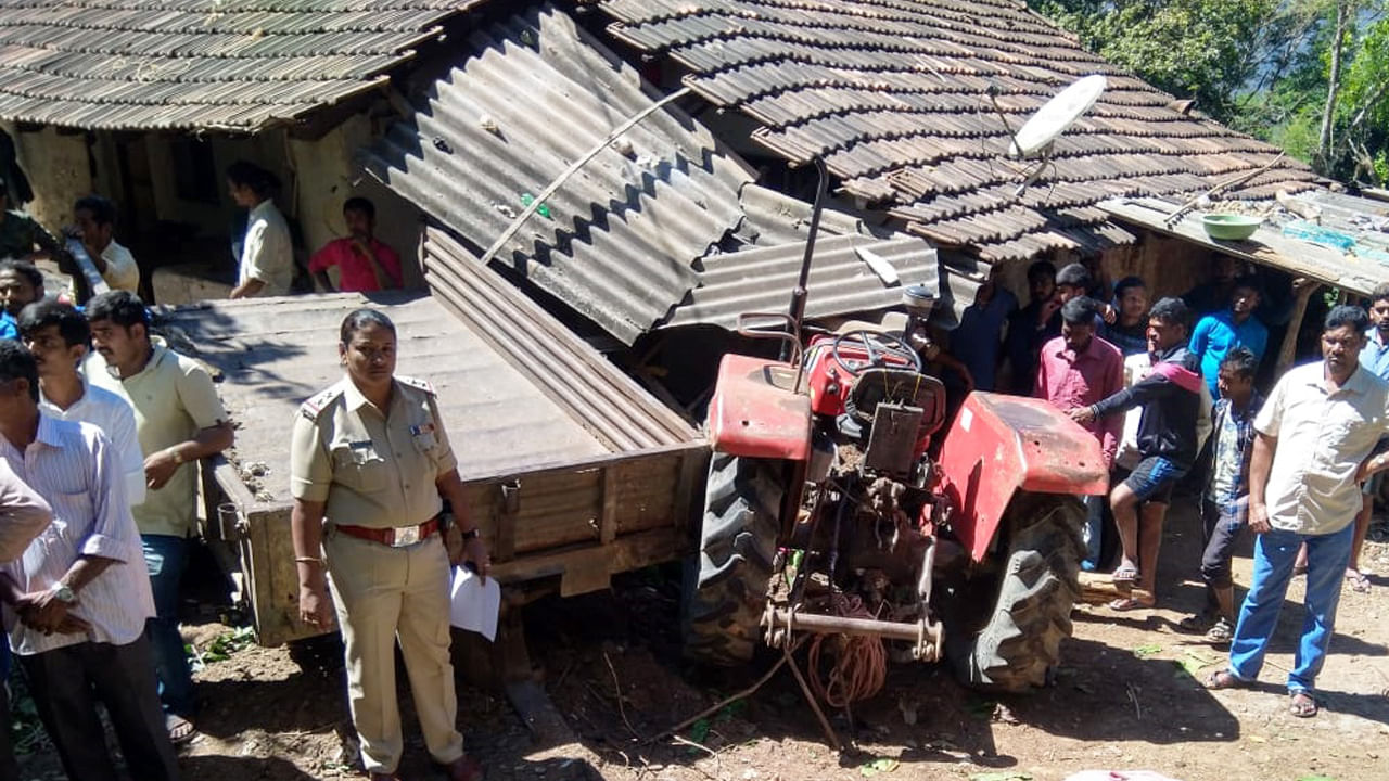 ಇಳಿಜಾರಿನಲ್ಲಿದ್ದ ಮನೆಗೆ ಟ್ರ್ಯಾಕ್ಟರ್ ಡಿಕ್ಕಿ: ಚಾಲಕ ಸೇರಿ ಇಬ್ಬರು ದುರ್ಮರಣ