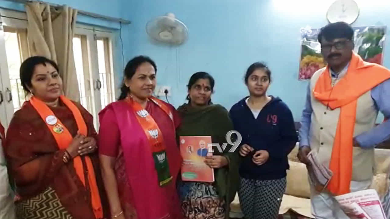 ದೆಹಲಿ ವಿಧಾನಸಭೆ ಚುನಾವಣೆಗೆ ಹೈವೋಲ್ಟೇಜ್, ದಕ್ಷಿಣದ 300 ಕೇಸರಿ ಕಲಿಗಳಿಂದ ಕ್ಯಾಂಪೇನ್! ದೆಹಲಿ ವಿಧಾನಸಭೆ ಚುನಾವಣೆಗೆ ಹೈವೋಲ್ಟೇಜ್, ದಕ್ಷಿಣದ 300 ಕೇಸರಿ ಕಲಿಗಳಿಂದ ಕ್ಯಾಂಪೇನ್!