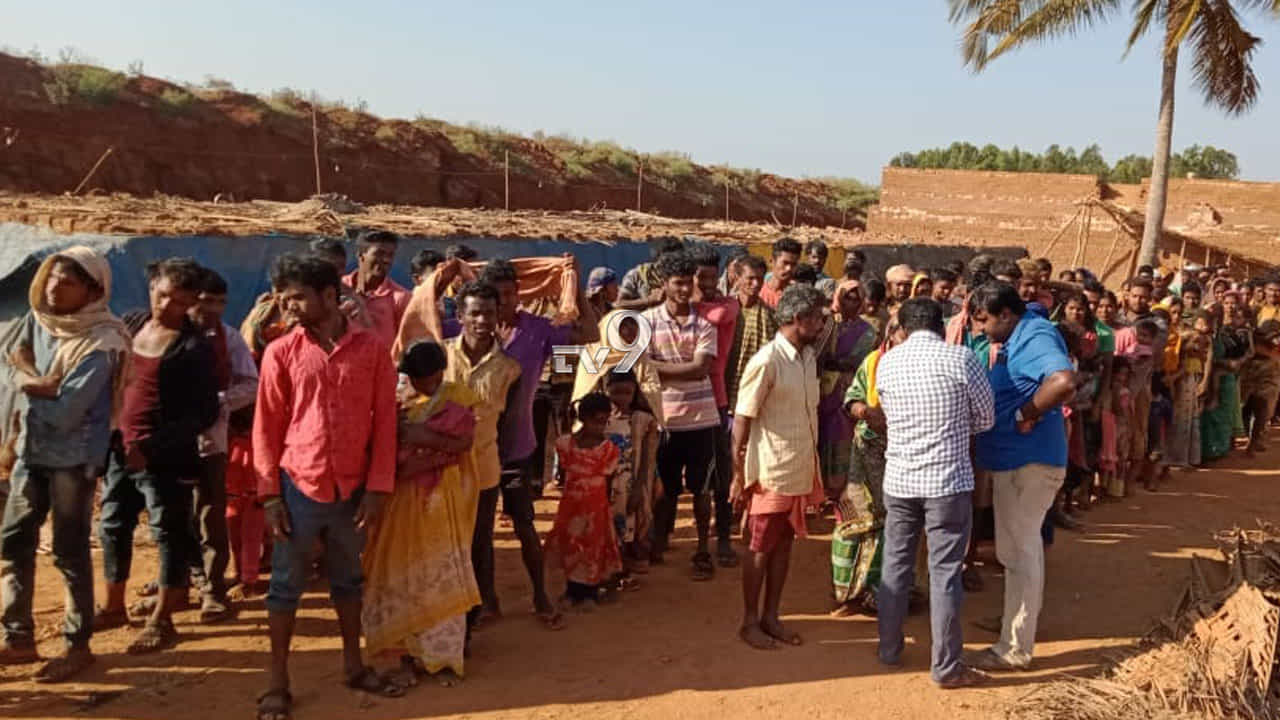ಇನ್ನೂ ಜೀವಂತವಾಗಿದೆ ಜೀತ ಪದ್ಧತಿ, ದೇವನಹಳ್ಳಿ ಬಳಿ 204 ಜನರ ರಕ್ಷಣೆ ಇನ್ನೂ ಜೀವಂತವಾಗಿದೆ ಜೀತ ಪದ್ಧತಿ, ದೇವನಹಳ್ಳಿ ಬಳಿ 204 ಜನರ ರಕ್ಷಣೆ
