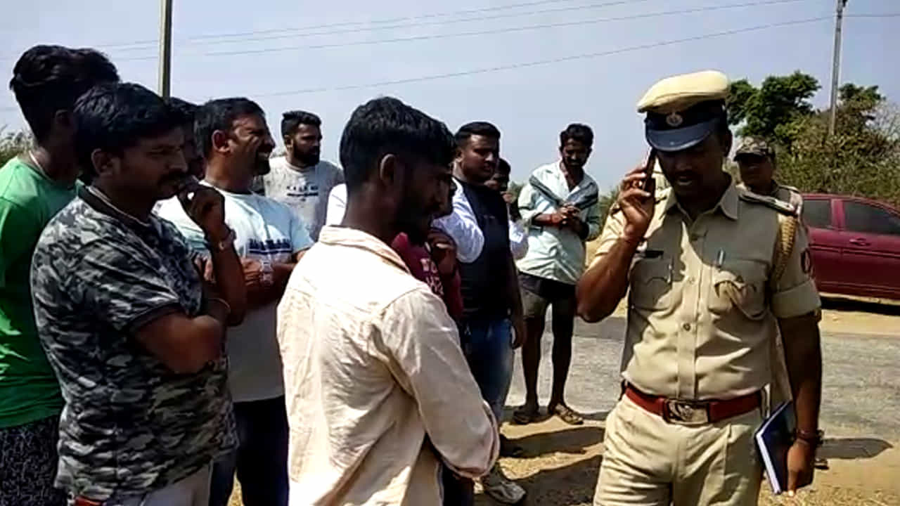 ಪ್ರೀವೆಡ್ಡಿಂಗ್ ಶೂಟ್ ಅಂತೇಳಿ ಸ್ಕೆಚ್: ಸ್ಫಾಟ್ಗೆ ಬಂದಾಗ ಖಾರಪುಡಿ ಎರಚಿ ದರೋಡೆ! ಪ್ರೀವೆಡ್ಡಿಂಗ್ ಶೂಟ್ ಅಂತೇಳಿ ಸ್ಕೆಚ್: ಸ್ಫಾಟ್ಗೆ ಬಂದಾಗ ಖಾರಪುಡಿ ಎರಚಿ ದರೋಡೆ!