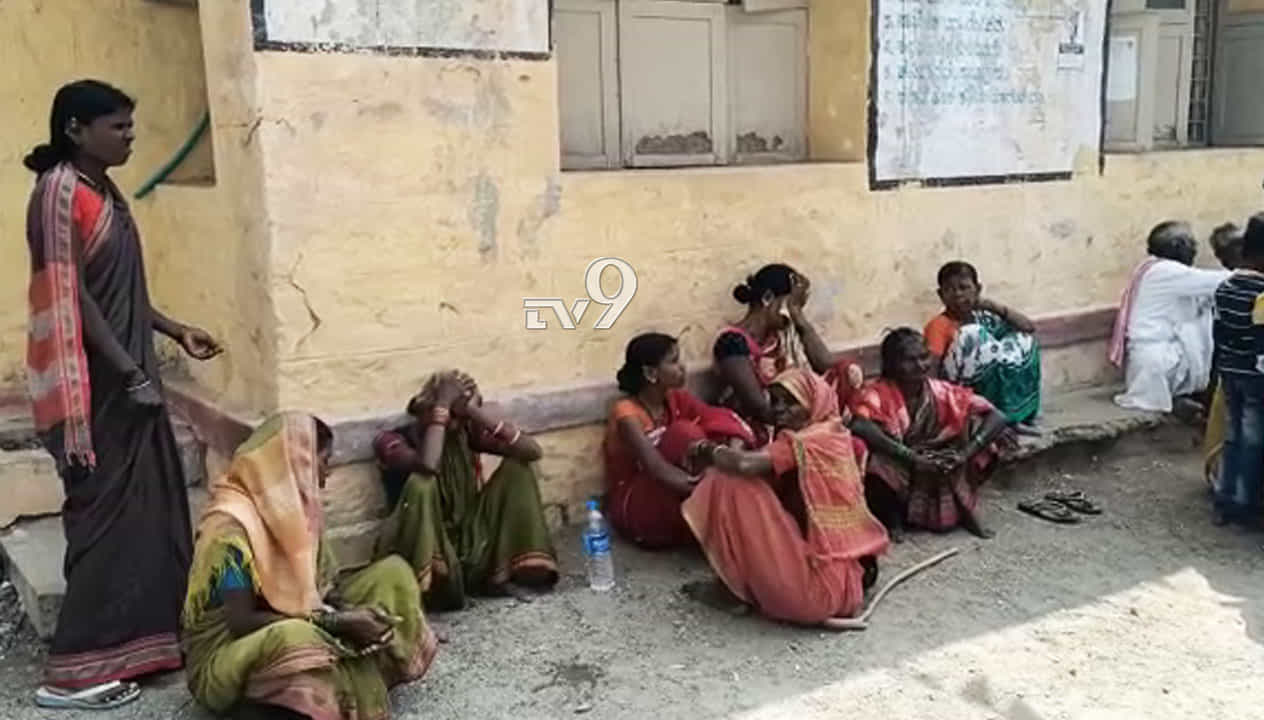 ಶಾಲಾ ಕಟ್ಟಡ ನೆಲಸಮ ಮಾಡುವ ವೇಳೆ ಕಾರ್ಮಿಕನ ಸಾವು ಶಾಲಾ ಕಟ್ಟಡ ನೆಲಸಮ ಮಾಡುವ ವೇಳೆ ಕಾರ್ಮಿಕನ ಸಾವು
