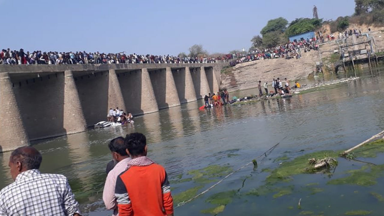 ಮದುವೆ ಬಸ್ ನದಿಗೆ ಬಿದ್ದು 24 ಮಂದಿ ಜಲಸಮಾಧಿ