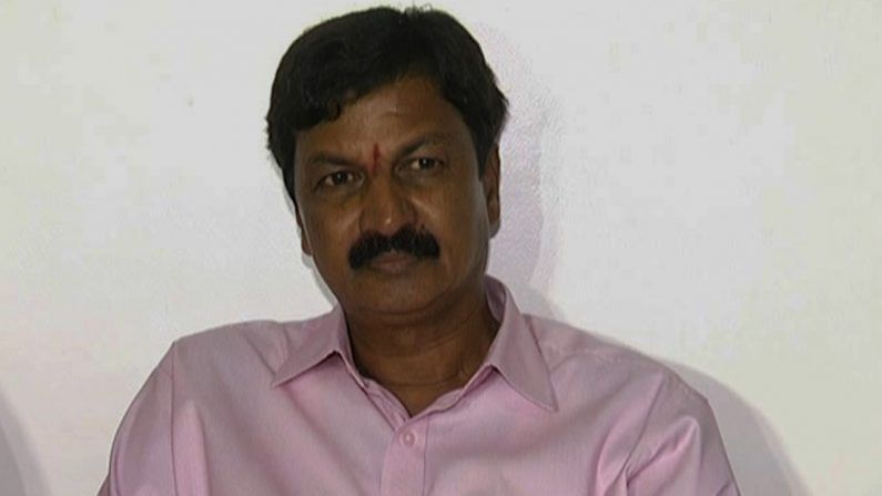 ಪೂರ್ವಯೋಜಿತ ರಾಜಕೀಯ ಷಡ್ಯಂತ್ರ ಎಂದು ನಿರೂಪಿಸಲು ಬಲವಾದ ಸಾಕ್ಷ್ಯದ ಬೇಟೆಯಲ್ಲಿ ರಮೇಶ್ ಜಾರಕಿಹೊಳಿ? ಪೂರ್ವಯೋಜಿತ ರಾಜಕೀಯ ಷಡ್ಯಂತ್ರ ಎಂದು ನಿರೂಪಿಸಲು ಬಲವಾದ ಸಾಕ್ಷ್ಯದ ಬೇಟೆಯಲ್ಲಿ ರಮೇಶ್ ಜಾರಕಿಹೊಳಿ?