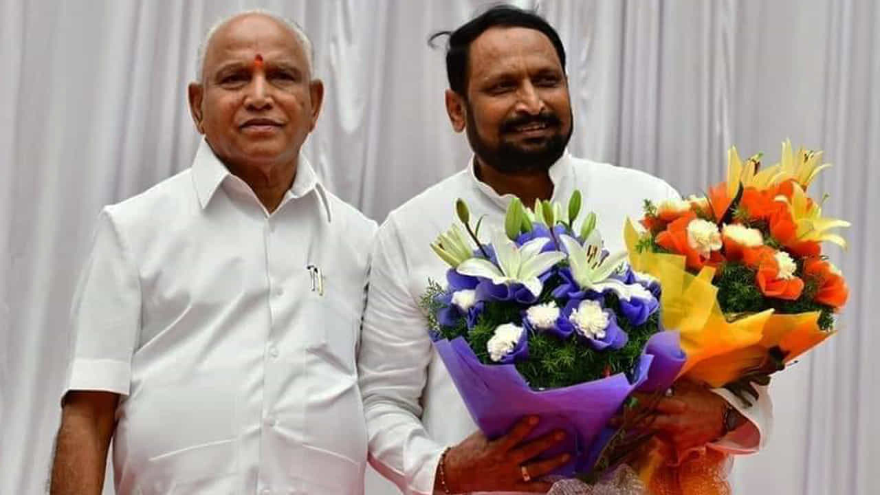 MLC ಫೈಟ್ನಲ್ಲಿ ಗೆದ್ದ ಸವದಿ: ಪರಿಷತ್ ಆಯ್ಕೆಯಿಂದ DCM ಪಟ್ಟ ಸುಭದ್ರ MLC ಫೈಟ್ನಲ್ಲಿ ಗೆದ್ದ ಸವದಿ: ಪರಿಷತ್ ಆಯ್ಕೆಯಿಂದ DCM ಪಟ್ಟ ಸುಭದ್ರ