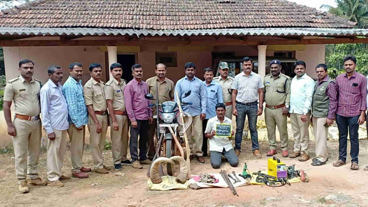 ಮಾರುವೇಷದಲ್ಲಿ ದಾಳಿ, ನಾಡ ಬಂದೂಕು ತಯಾರಿಸುತ್ತಿದ್ದ ವ್ಯಕ್ತಿ ಅರೆಸ್ಟ್