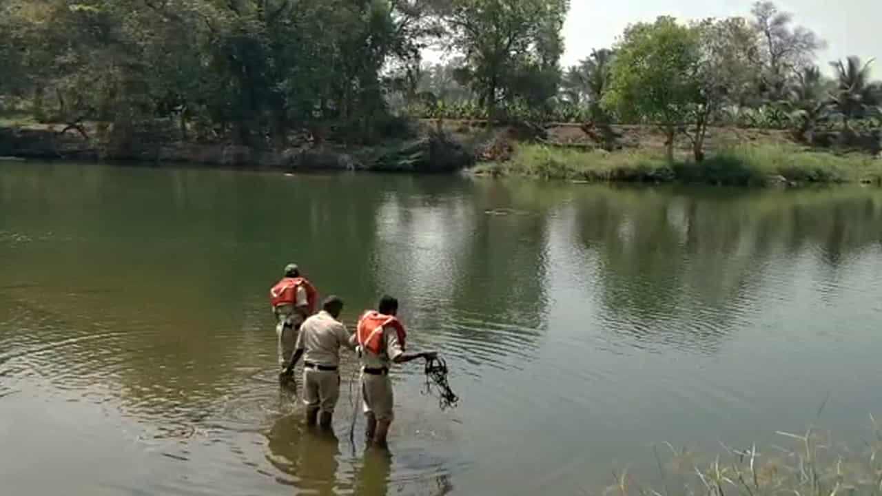 ಕಾವೇರಿ ನದಿಗೆ ಇಳಿದಿದ್ದ ಮೂವರು ವಿದ್ಯಾರ್ಥಿಗಳು ನೀರುಪಾಲು ಕಾವೇರಿ ನದಿಗೆ ಇಳಿದಿದ್ದ ಮೂವರು ವಿದ್ಯಾರ್ಥಿಗಳು ನೀರುಪಾಲು