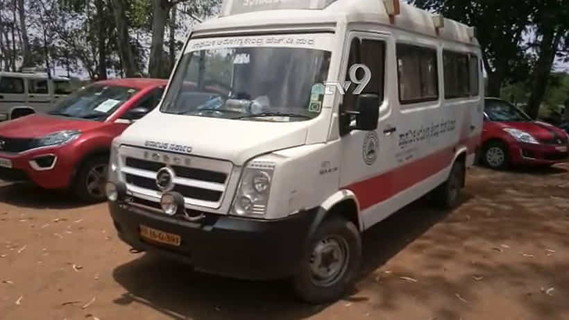ಕೊರೊನಾ ಇದ್ರೂ ಆ್ಯಂಬುಲೆನ್ಸ್ನಲ್ಲಿ ಮದ್ಯ ಸಾಗಾಟ, ನಾಲ್ವರು ಅರೆಸ್ಟ್! ಎಲ್ಲಿ?