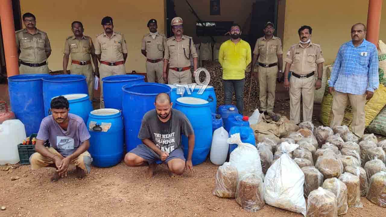 ಸರ್ಕಾರಿ ಉಪನ್ಯಾಸಕಿ ಮನೆಯಲ್ಲೇ ಕಳ್ಳಬಟ್ಟಿ ತಯಾರಿಕಾ ಕೇಂದ್ರ
