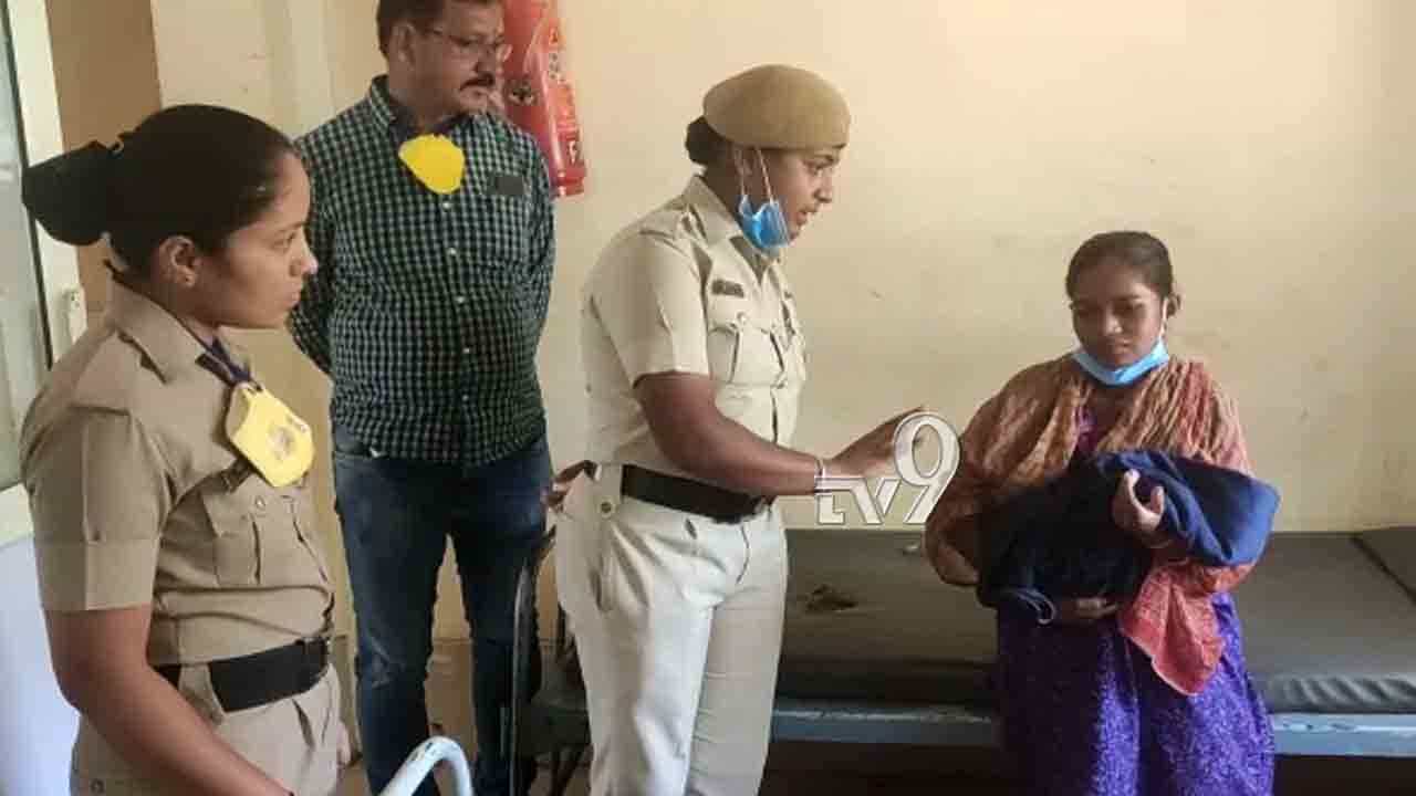 ಗಂಡ ಜೈಲಿನಲ್ಲಿ, ಗರ್ಭಿಣಿ ಪತ್ನಿಯನ್ನು ಆಸ್ಪತ್ರೆಗೆ ಸೇರಿಸಿದ ಪೊಲೀಸರು ಗಂಡ ಜೈಲಿನಲ್ಲಿ, ಗರ್ಭಿಣಿ ಪತ್ನಿಯನ್ನು ಆಸ್ಪತ್ರೆಗೆ ಸೇರಿಸಿದ ಪೊಲೀಸರು