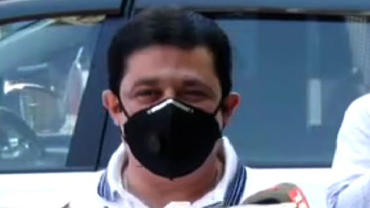 IT Raid: ಶಾಸಕ ಜಮೀರ್ ಅಹಮ್ಮದ್ ಭವ್ಯ ಬಂಗಲೆ ಮೇಲೆ ಐಟಿ ದಾಳಿ; ಶಾಸಕ ಜಮೀರ್ ಆಸ್ತಿಪಾಸ್ತಿ ಎಷ್ಟಿದೆ? ವಿವರ ಇಲ್ಲಿದೆ IT Raid: ಶಾಸಕ ಜಮೀರ್ ಅಹಮ್ಮದ್ ಭವ್ಯ ಬಂಗಲೆ ಮೇಲೆ ಐಟಿ ದಾಳಿ; ಶಾಸಕ ಜಮೀರ್ ಆಸ್ತಿಪಾಸ್ತಿ ಎಷ್ಟಿದೆ? ವಿವರ ಇಲ್ಲಿದೆ