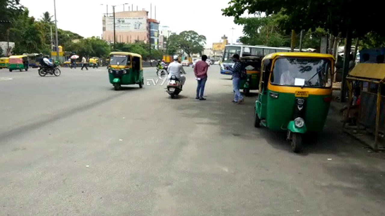 ಪುಕ್ಸಟ್ಟೆ ಹಣ ಸುಲಿಗೆಗೆ ನಿಂತ ಆಟೋ ಚಾಲಕರು