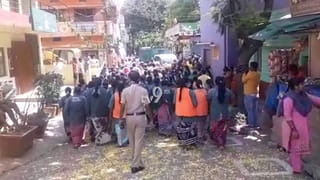 ರಸ್ತೆ ತುಂಬಾ ಕಲರ್ ಕಲರ್ ಲಿಲ್ಲಿ ಮಧ್ಯೆ ಧಾರವಾಡ ಬೇಸಿಗೆಯ ಖದರೇ ಬೇರೆ!