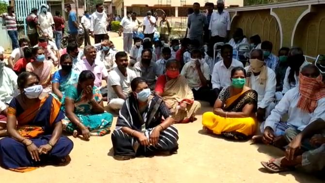 ಚಿಕ್ಕ ತಿರುಪತಿಯಲ್ಲಿ ದೊಡ್ಡದೇ ಉಂಡೆನಾಮ ತಿಕ್ಕಿದ ಭೂಪ! ಚಿಕ್ಕ ತಿರುಪತಿಯಲ್ಲಿ ದೊಡ್ಡದೇ ಉಂಡೆನಾಮ ತಿಕ್ಕಿದ ಭೂಪ!