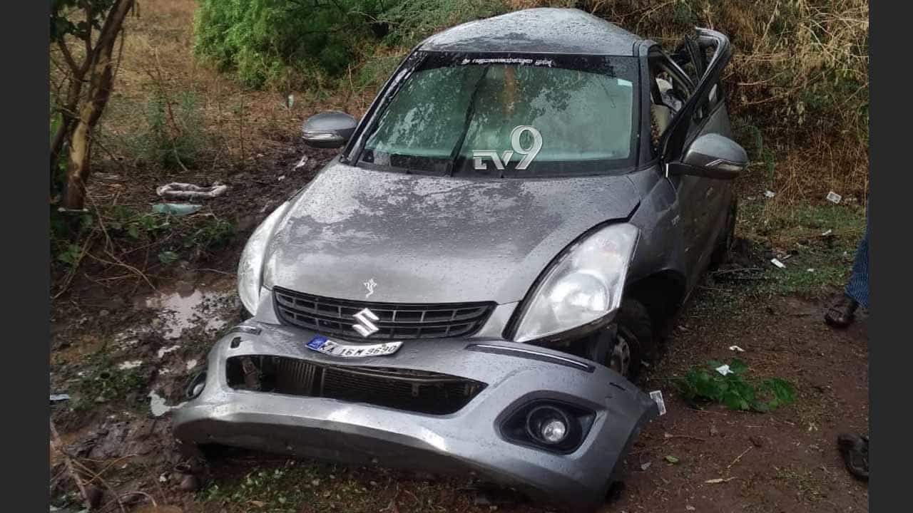 ಮದ್ಯದ ಅಮಲಿನಲ್ಲಿ ಕಾರು ಚಲಾಯಿಸಿದ ಶಂಕೆ: ಕಾರು ಪಲ್ಟಿ, ಓರ್ವ ದುರ್ಮರಣ ಮದ್ಯದ ಅಮಲಿನಲ್ಲಿ ಕಾರು ಚಲಾಯಿಸಿದ ಶಂಕೆ: ಕಾರು ಪಲ್ಟಿ, ಓರ್ವ ದುರ್ಮರಣ