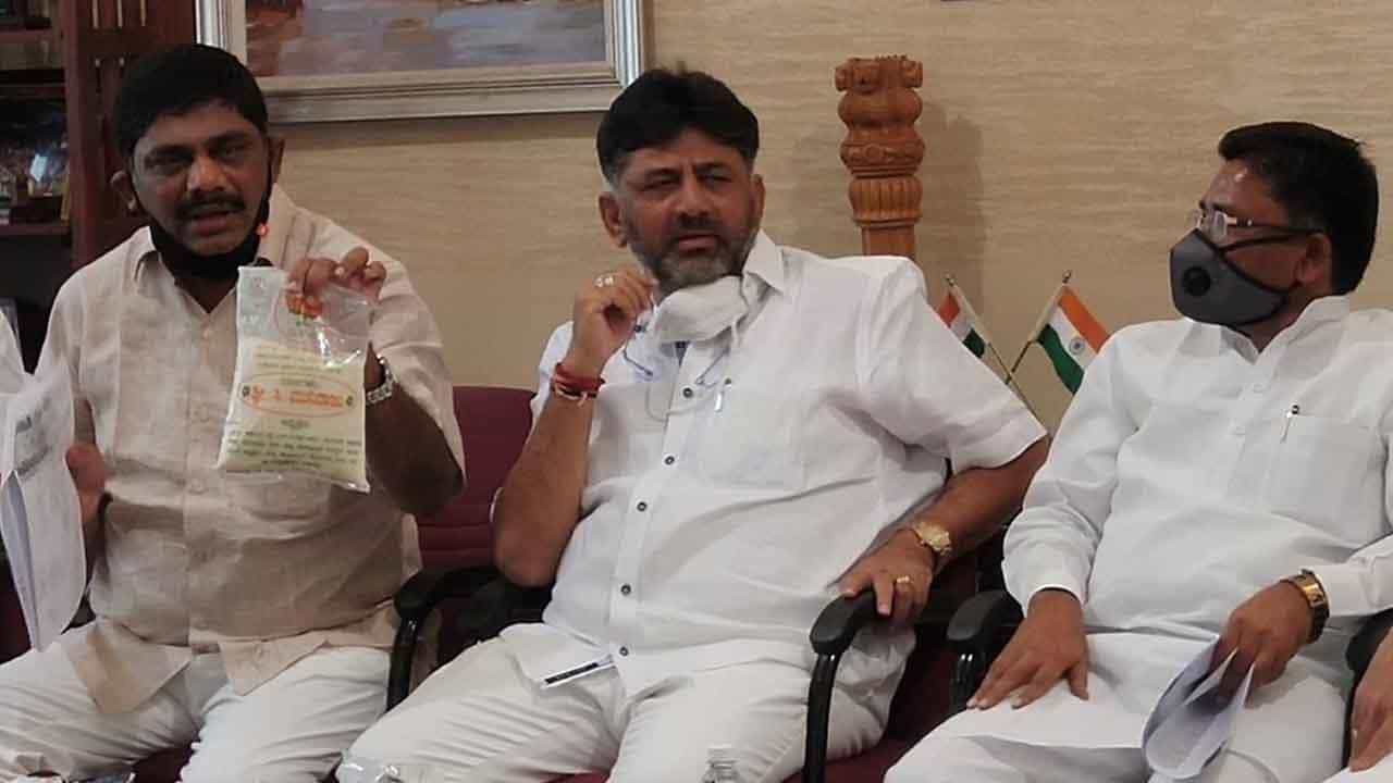 ‘ಅಕ್ಕಿ ರಾಜಕಾರಣ, ಆರೋಪಿಗಳ ಬಂಧಿಸದಿದ್ರೆ ಮುಖ್ಯಮಂತ್ರಿಗೆ ಮುಹೂರ್ತ ಇಡಬೇಕಾಗುತ್ತೆ’ ‘ಅಕ್ಕಿ ರಾಜಕಾರಣ, ಆರೋಪಿಗಳ ಬಂಧಿಸದಿದ್ರೆ ಮುಖ್ಯಮಂತ್ರಿಗೆ ಮುಹೂರ್ತ ಇಡಬೇಕಾಗುತ್ತೆ’