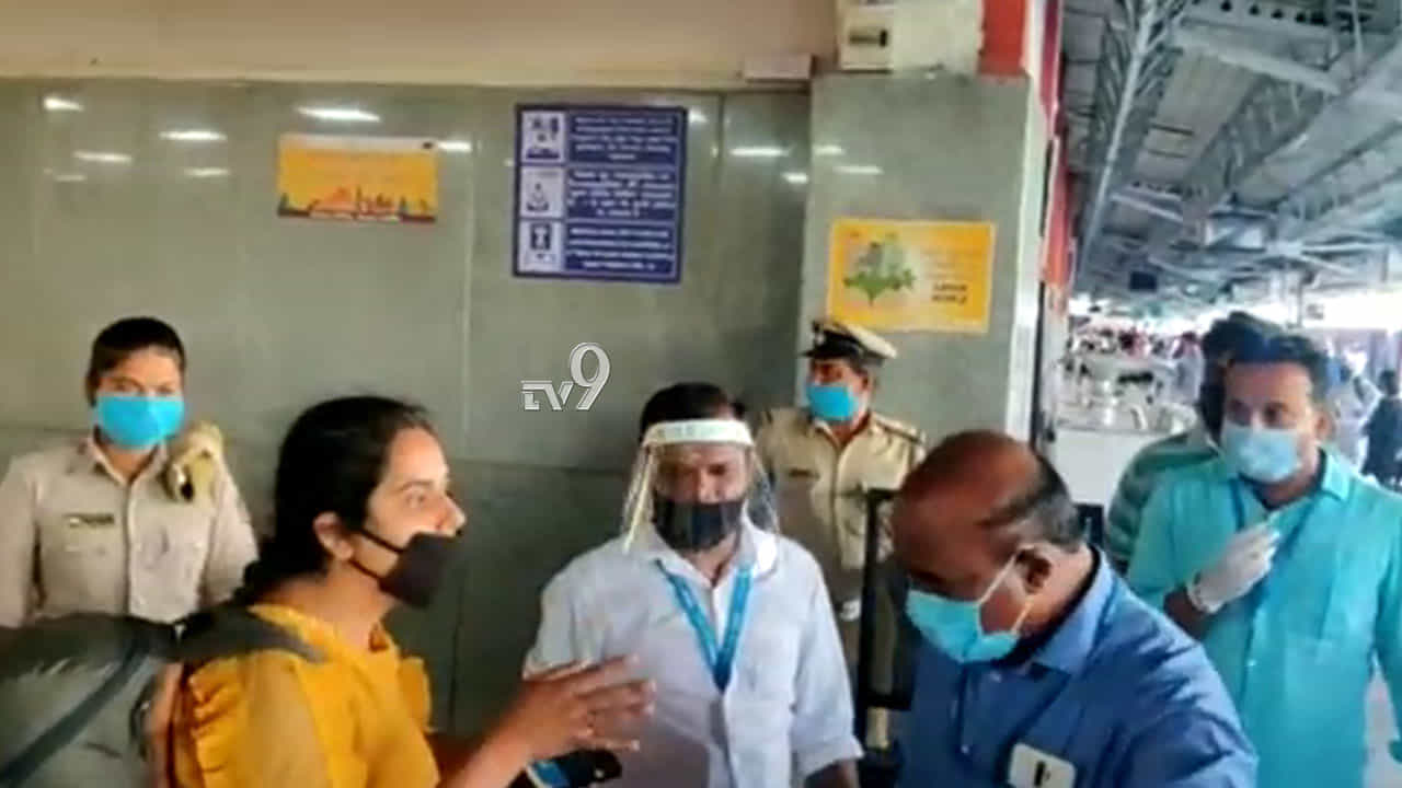 ಕ್ವಾರಂಟೈನ್ಗೆ ಒಪ್ಪದ ಯುವತಿಯಿಂದ ಹಲ್ಲೆ ಯತ್ನ, ಎಫ್ಐಆರ್ ದಾಖಲು ಕ್ವಾರಂಟೈನ್ಗೆ ಒಪ್ಪದ ಯುವತಿಯಿಂದ ಹಲ್ಲೆ ಯತ್ನ, ಎಫ್ಐಆರ್ ದಾಖಲು