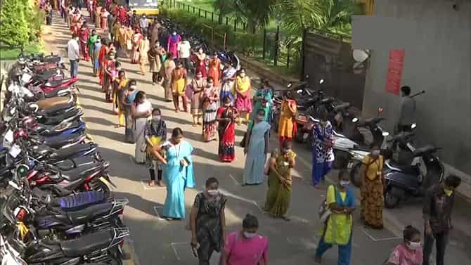 ಪೀಣ್ಯಾದಲ್ಲಿ ಮಹಿಳಾ ಉದ್ಯೋಗಿಗಳು ಸಾಮಾಜಿಕ ಜವಾಬ್ದಾರಿ ನಿಭಾಯಿಸಿದ್ದು ಹೀಗೆ