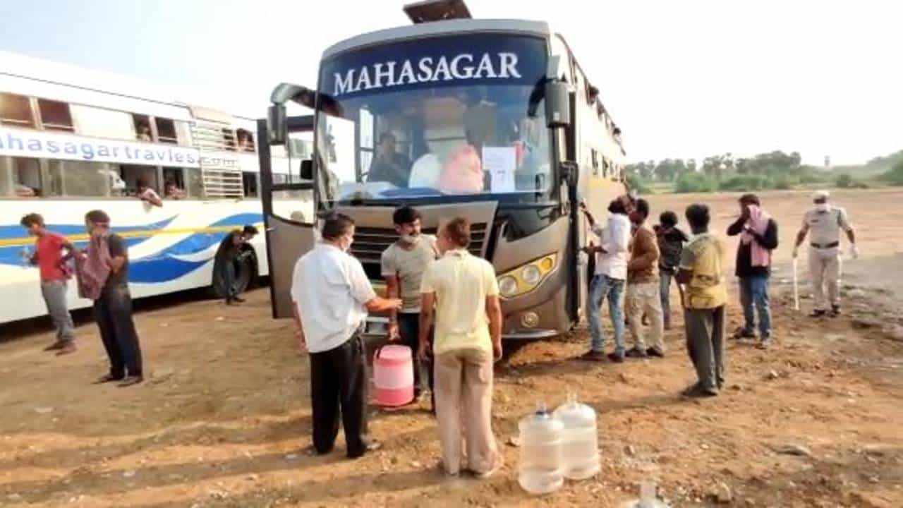 ಗುಜರಾತ್ನಲ್ಲಿ ಸಿಕ್ಕಿಹಾಕಿಕೊಂಡಿದ್ದ 4385 ಮೀನುಗಾರರು 56 ಬಸ್ಗಳಲ್ಲಿ ವಾಪಸ್! ಗುಜರಾತ್ನಲ್ಲಿ ಸಿಕ್ಕಿಹಾಕಿಕೊಂಡಿದ್ದ 4385 ಮೀನುಗಾರರು 56 ಬಸ್ಗಳಲ್ಲಿ ವಾಪಸ್!