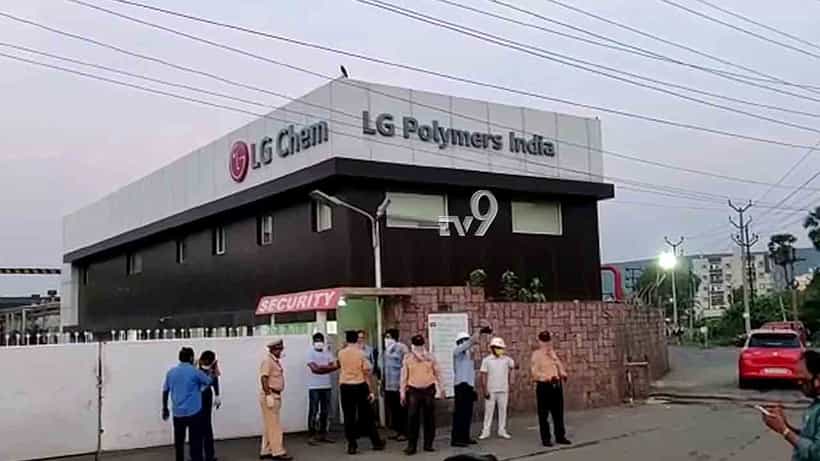 LG ಪಾಲಿಮರ್ಸ್ ಗ್ಯಾಸ್ ಸೋರಿಕೆ, 10 ಸಾವು, 5 ಗ್ರಾಮಗಳ ಜನ ಸ್ಥಳಾಂತರ, ಭಯಾನಕ ಚಿತ್ರಗಳಿವೆ