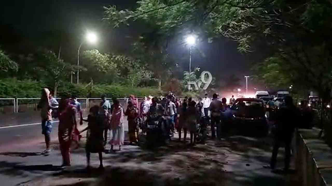 ವಿಶಾಖಪಟ್ಟಣಂ ವಿಷ ಅನಿಲ: ರಾತ್ರೋರಾತ್ರಿ ಸುತ್ತಮುತ್ತ ಗ್ರಾಮಸ್ಥರು ಏನು ಮಾಡಿದರು? ವಿಶಾಖಪಟ್ಟಣಂ ವಿಷ ಅನಿಲ: ರಾತ್ರೋರಾತ್ರಿ ಸುತ್ತಮುತ್ತ ಗ್ರಾಮಸ್ಥರು ಏನು ಮಾಡಿದರು?