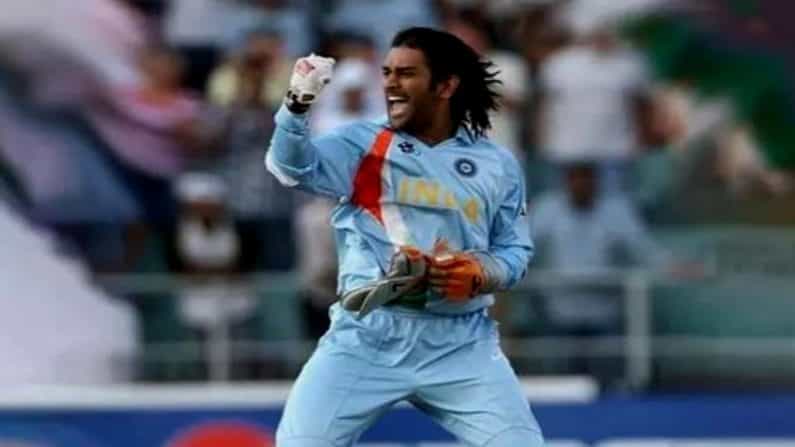 MS Dhoni Birthday: ಧೋನಿಗೂ ಇದೆ ಪಬ್ಜಿ ಆಡುವ ಗೀಳು! ನಿದ್ರೆಯಲ್ಲೂ ಪಬ್ಜಿ ಬಗ್ಗೆ ಕನವರಿಸ್ತಾರೆ ಮಹೀ; ಸಾಕ್ಷಿ ಹೇಳಿದ ಸತ್ಯ ಸಂಗತಿ MS Dhoni Birthday: ಧೋನಿಗೂ ಇದೆ ಪಬ್ಜಿ ಆಡುವ ಗೀಳು! ನಿದ್ರೆಯಲ್ಲೂ ಪಬ್ಜಿ ಬಗ್ಗೆ ಕನವರಿಸ್ತಾರೆ ಮಹೀ; ಸಾಕ್ಷಿ ಹೇಳಿದ ಸತ್ಯ ಸಂಗತಿ