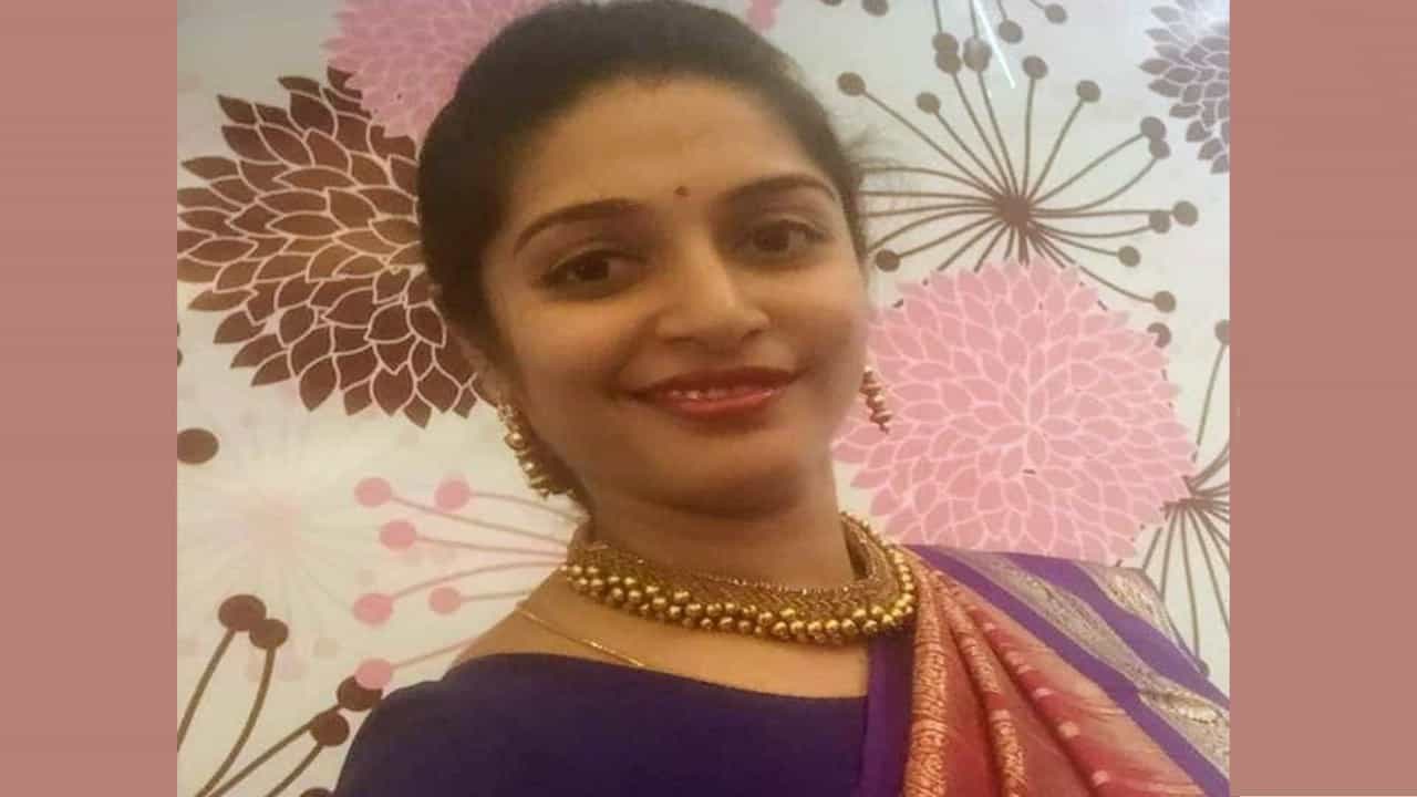 ಪ್ರತಿಷ್ಠಿತ ಜ್ಯುಬಿಲಿ ಹಿಲ್ಸ್ನಲ್ಲಿ ಮಾಳವಿಕಾ ಎಂಬ ಮಾಯಾಂಗನೆ ಅರೆಸ್ಟ್, ಯಾಕೆ ಗೊತ್ತಾ? ಪ್ರತಿಷ್ಠಿತ ಜ್ಯುಬಿಲಿ ಹಿಲ್ಸ್ನಲ್ಲಿ ಮಾಳವಿಕಾ ಎಂಬ ಮಾಯಾಂಗನೆ ಅರೆಸ್ಟ್, ಯಾಕೆ ಗೊತ್ತಾ?