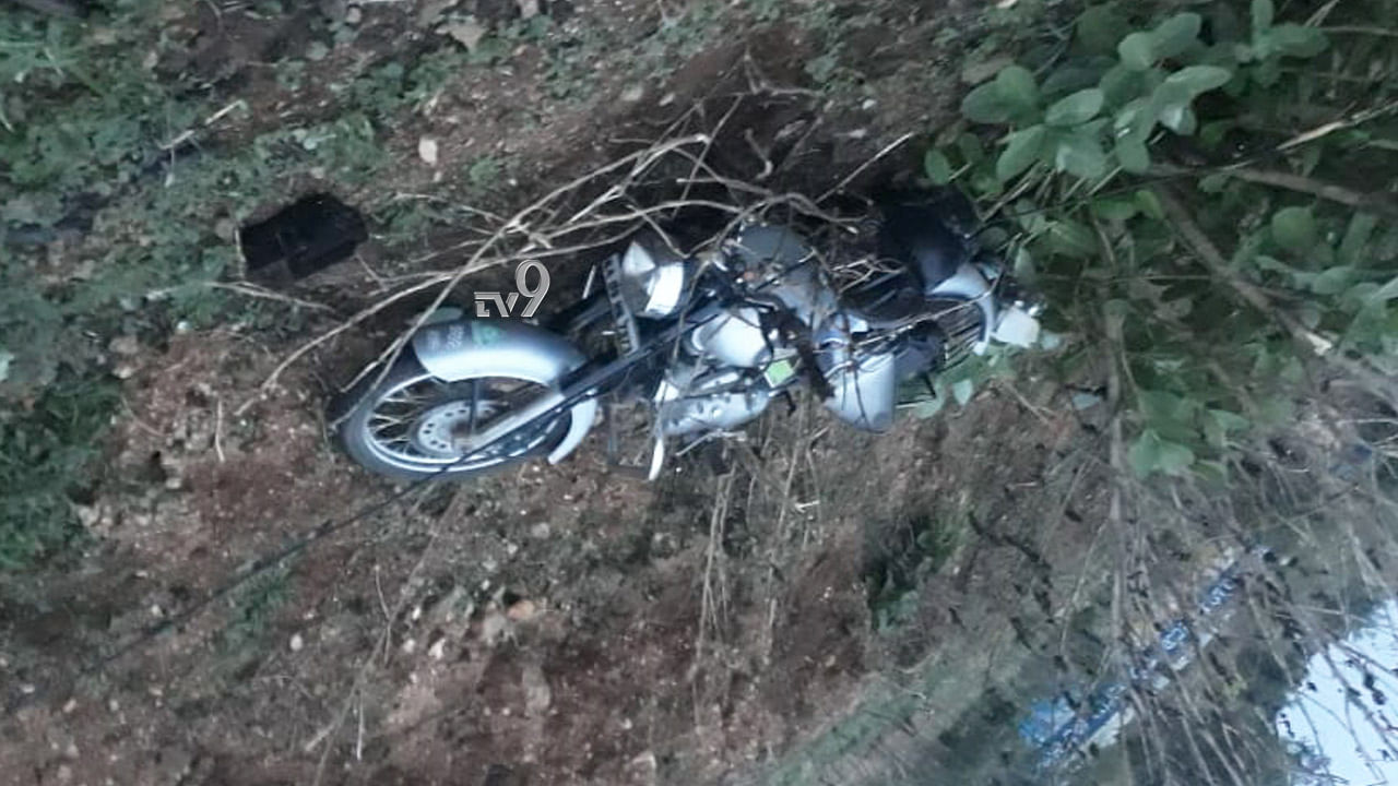 ಕೆಲಸಕ್ಕೆ ಹೊರಟಿದ್ದ ನಗರಸಭೆ ಮಾಜಿ ಸದಸ್ಯೆಯ ಪುತ್ರ ಅಪಘಾತಕ್ಕೆ ಬಲಿ ಕೆಲಸಕ್ಕೆ ಹೊರಟಿದ್ದ ನಗರಸಭೆ ಮಾಜಿ ಸದಸ್ಯೆಯ ಪುತ್ರ ಅಪಘಾತಕ್ಕೆ ಬಲಿ