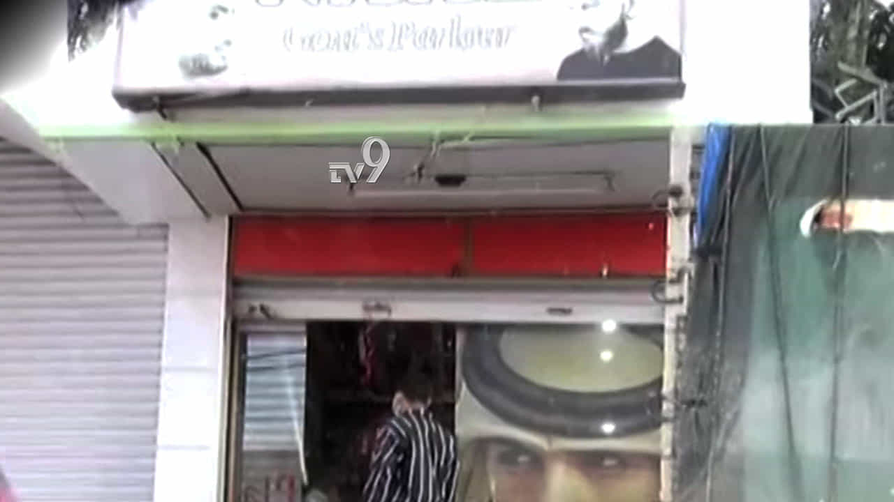 ಕಂಟೇನ್ಮೆಂಟ್ ಜೋನ್ ಆಗಿದ್ರೂ ಸಲೂನ್, ಬಾರ್ ಓಪನ್: ಕಂಟಕವಾಗುತ್ವಾ ಓಲಾ, ಉಬರ್ ಕಂಟೇನ್ಮೆಂಟ್ ಜೋನ್ ಆಗಿದ್ರೂ ಸಲೂನ್, ಬಾರ್ ಓಪನ್: ಕಂಟಕವಾಗುತ್ವಾ ಓಲಾ, ಉಬರ್