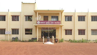 ಲಾಕ್​ಡೌನ್​ ನಿಯಮ ಉಲ್ಲಂಘಿಸಿ RTO ಕಚೇರಿಯಲ್ಲಿ ಹೋಮ-ಹವನ