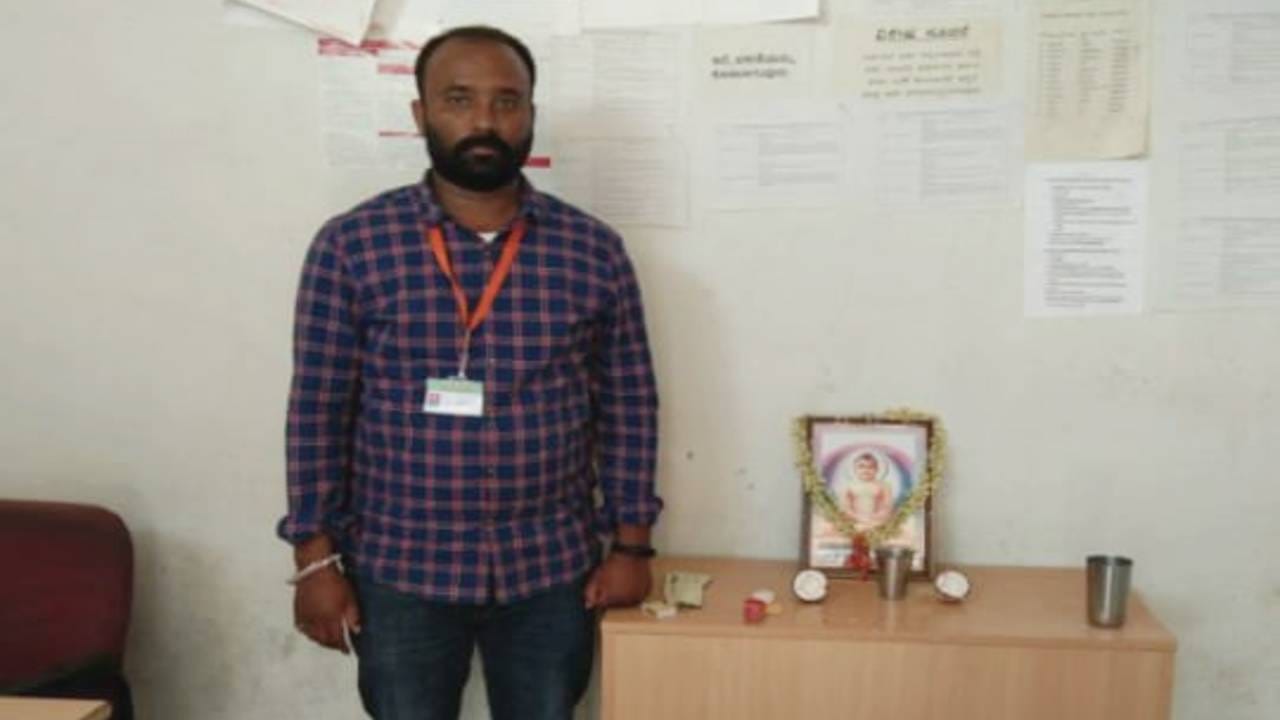 ಮದ್ಯ ಸೇವಿಸಿ, ಸಿರವಾರ ತಹಶೀಲ್ದಾರ್ಗೆ ನಿಂದಿಸಿದ ಉಪ ತಹಶೀಲ್ದಾರ್ ಅಮಾನತು ಮದ್ಯ ಸೇವಿಸಿ, ಸಿರವಾರ ತಹಶೀಲ್ದಾರ್ಗೆ ನಿಂದಿಸಿದ ಉಪ ತಹಶೀಲ್ದಾರ್ ಅಮಾನತು