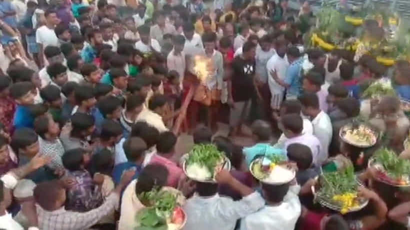 ಲಾಕ್ಡೌನ್ ಮಧ್ಯೆಯೂ ಜಾತ್ರೆಗೆ ಅನುಮತಿ ನೀಡಿದ್ದ ಅಧಿಕಾರಿ ಮನೆಗೆ
