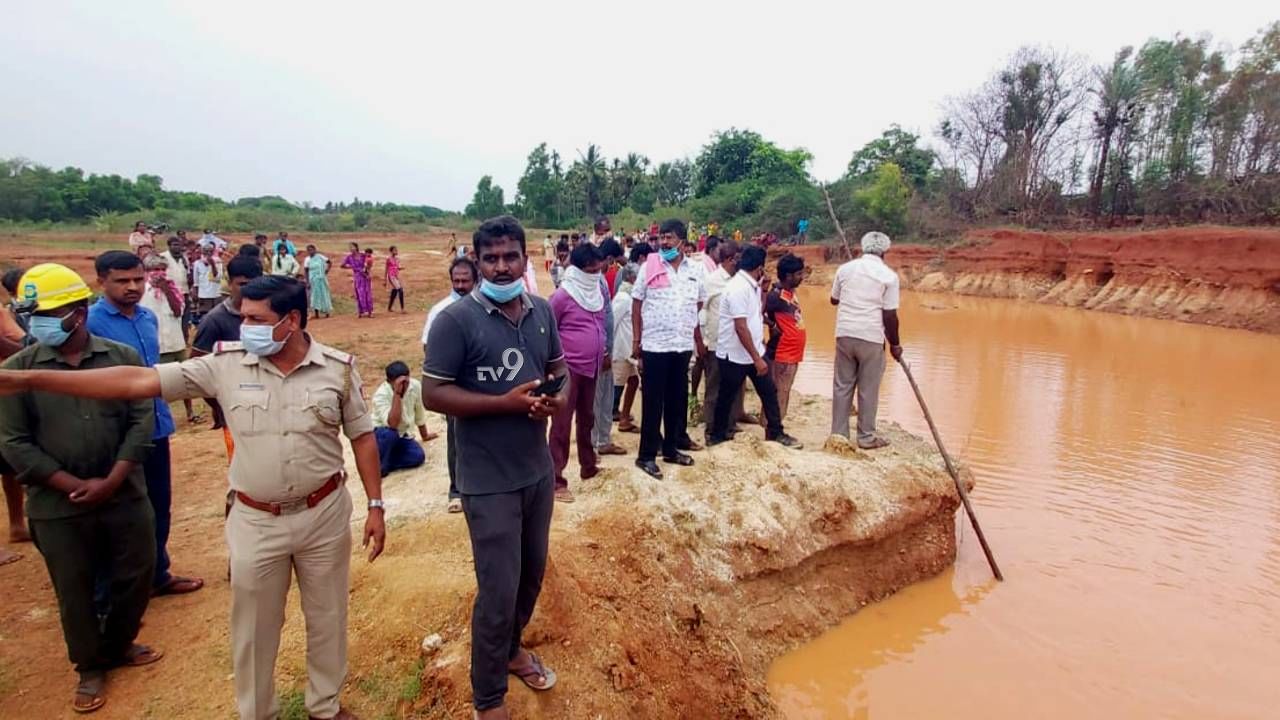 ಕೆರೆಯ ಅಳ ತಿಳಿಯದೆ ಒಬ್ಬರಿಗೊಬ್ಬರು ತಬ್ಬಿಕೊಂಡು ಜಲಸಮಾಧಿಯಾದ ಬಾಲಕರು!