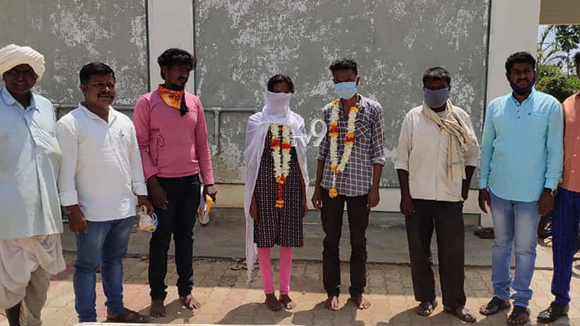 ಫೇಸ್ಬುಕ್ನಲ್ಲಿ ಲವ್ ಆಗಿ, ಪೊಲೀಸ್ ಠಾಣೆ ಬಳಿ ಮದುವೆಯಾದ್ರು