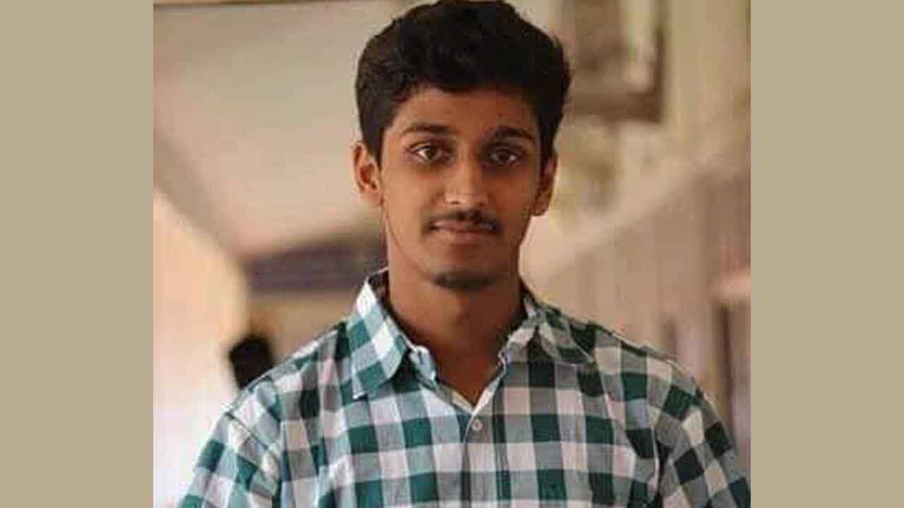 ಕೊಡವ ಜನಾಂಗದ ವಿರುದ್ಧ ಅವಹೇಳನಕಾರಿ ಪೋಸ್ಟ್ ಹಾಕಿದ್ದ ಯುವಕ ಅರೆಸ್ಟ್ ಕೊಡವ ಜನಾಂಗದ ವಿರುದ್ಧ ಅವಹೇಳನಕಾರಿ ಪೋಸ್ಟ್ ಹಾಕಿದ್ದ ಯುವಕ ಅರೆಸ್ಟ್