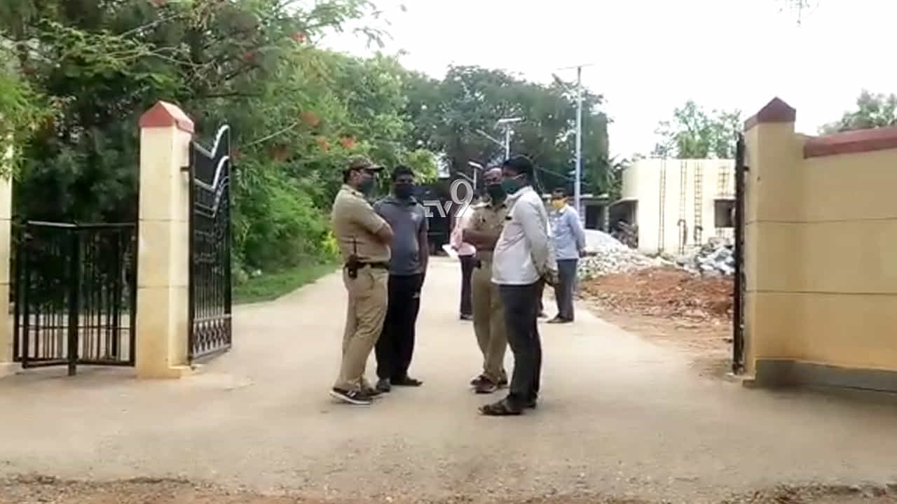 ಚಿತ್ರದುರ್ಗದ ಕ್ವಾರಂಟೈನ್ ಕೇಂದ್ರದಲ್ಲಿದ್ದ ವ್ಯಕ್ತಿ ಸಾವು ಚಿತ್ರದುರ್ಗದ ಕ್ವಾರಂಟೈನ್ ಕೇಂದ್ರದಲ್ಲಿದ್ದ ವ್ಯಕ್ತಿ ಸಾವು