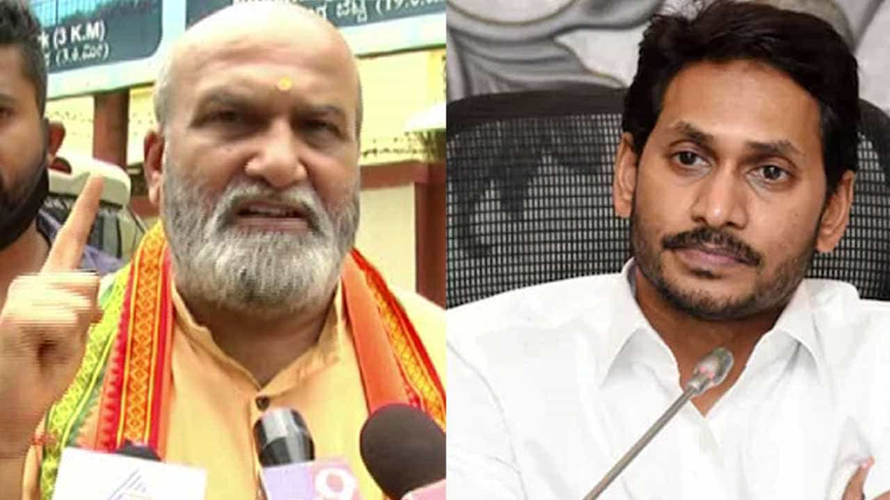 ‘ತಿರುಪತಿ ಆಸ್ತಿ ಮಾರಾಟ ಮಾಡಿದ್ರೆ ತಂದೆ ರೀತಿಯಲ್ಲೇ ಜಗನ್ ಸಾವು ಖಚಿತ’ ‘ತಿರುಪತಿ ಆಸ್ತಿ ಮಾರಾಟ ಮಾಡಿದ್ರೆ ತಂದೆ ರೀತಿಯಲ್ಲೇ ಜಗನ್ ಸಾವು ಖಚಿತ’