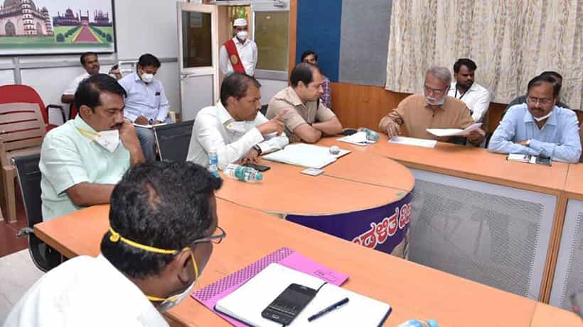 ಭೀಮಾತೀರದಲ್ಲಿ ಅಕ್ರಮ ಮರಳು ಗಣಿಗಾರಿಕೆಗೆ ಬ್ರೇಕ್, ಜಿಲ್ಲಾಧಿಕಾರಿ ಖಡಕ್ ವಾರ್ನಿಂಗ್