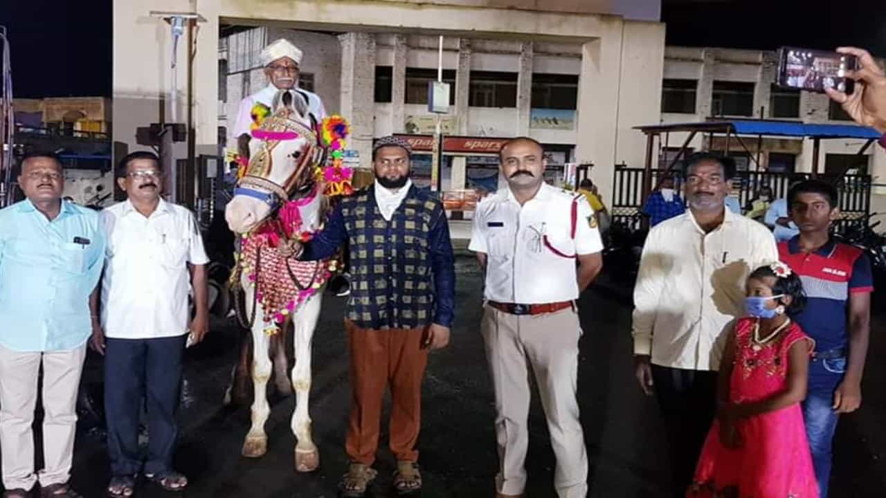 ವಿಜಯಪುರ ASI ನಿವೃತ್ತಿ: ಜೊತೆಗಿದ್ದ ಅಧಿಕಾರಿ, ಸಿಬ್ಬಂದಿ ಮಾಡಿದ್ದೇನು? ವಿಜಯಪುರ ASI ನಿವೃತ್ತಿ: ಜೊತೆಗಿದ್ದ ಅಧಿಕಾರಿ, ಸಿಬ್ಬಂದಿ ಮಾಡಿದ್ದೇನು?
