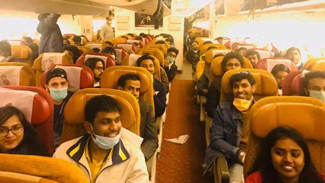 ಕೊರೊನಾಗೆ ಹೆದರಿ, ವಿಮಾನಗಳಲ್ಲಿ ಮಧ್ಯೆ ಸೀಟ್ ಖಾಲಿ ಬಿಡೋದು ಬೇಡ -ಸುಪ್ರೀಂಕೋರ್ಟ್ ಕೊರೊನಾಗೆ ಹೆದರಿ, ವಿಮಾನಗಳಲ್ಲಿ ಮಧ್ಯೆ ಸೀಟ್ ಖಾಲಿ ಬಿಡೋದು ಬೇಡ -ಸುಪ್ರೀಂಕೋರ್ಟ್